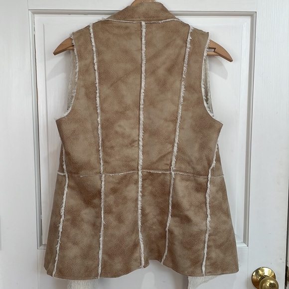 Design Labs || Lord & Taylor Faux Suede & Faux Sherpa Lining Vest; Size XS - Picture 10 of 15